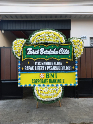 Papan Bunga Duka di Dompak
