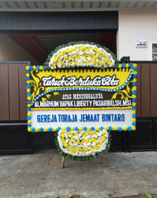 Papan Bunga Duka di Dompak