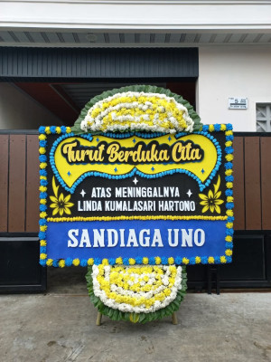 Papan Bunga Duka di Dompak