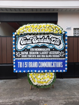 Papan Bunga Duka di Dompak